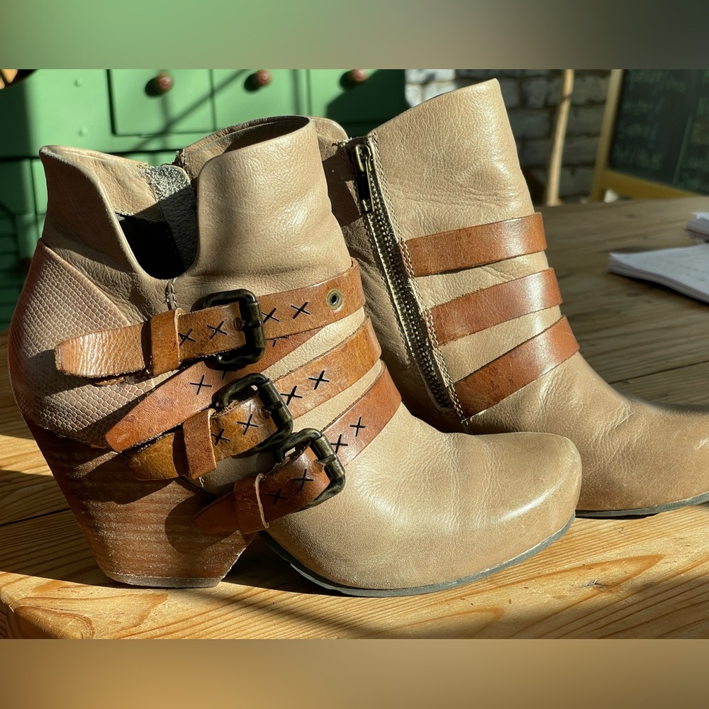 OTBT leather ankle boots 7.5